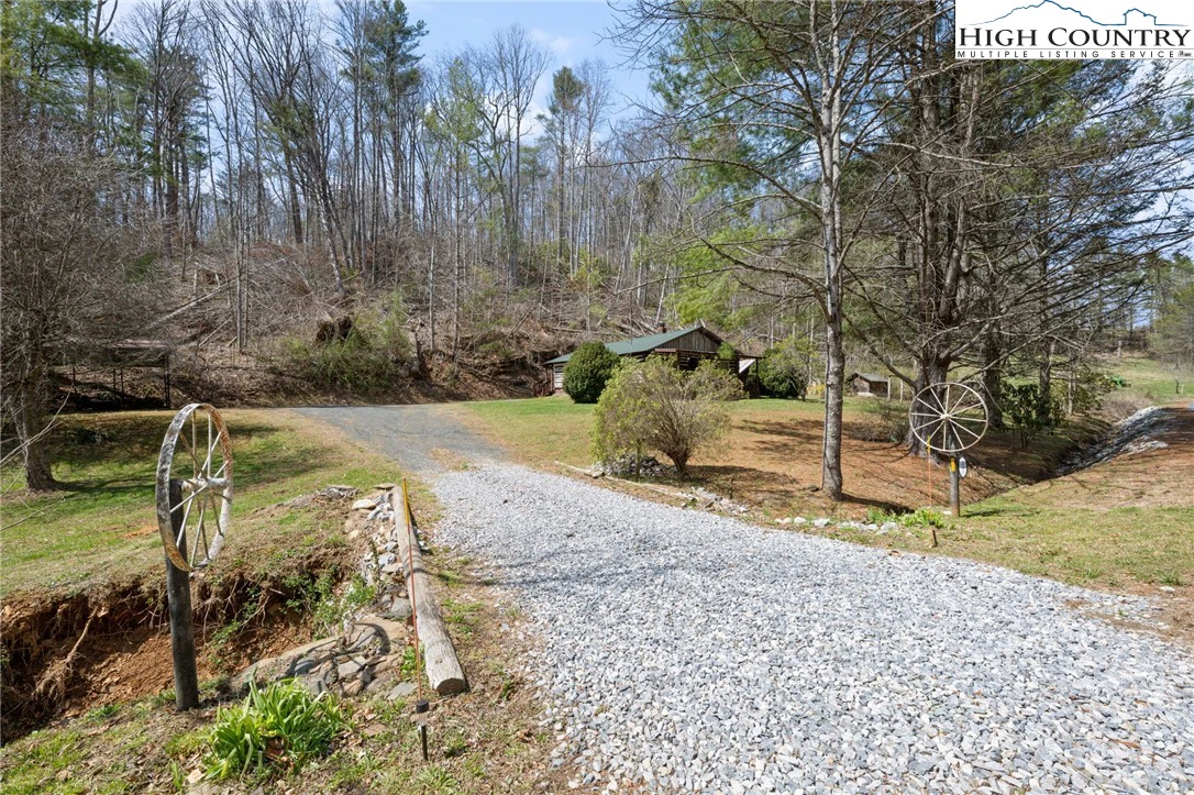 Image number 9 for the current listing