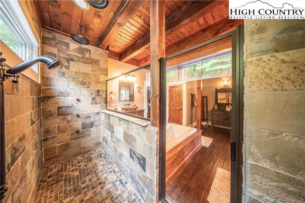 Image number 13 for the current listing