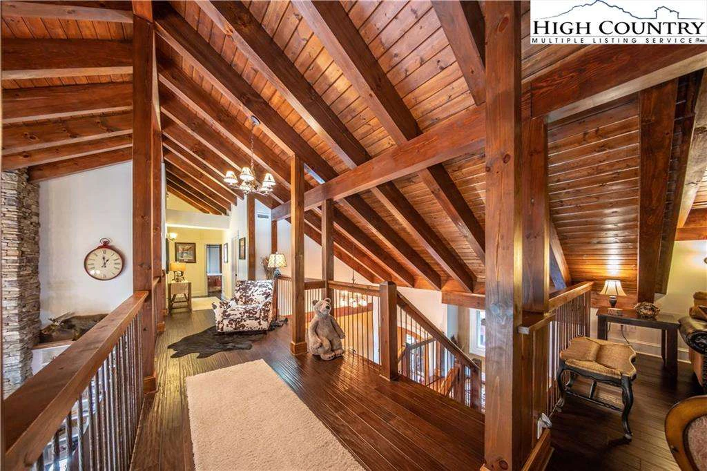 Image number 3 for the current listing