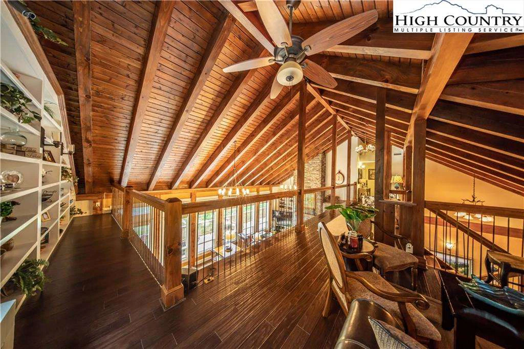 Image number 5 for the current listing