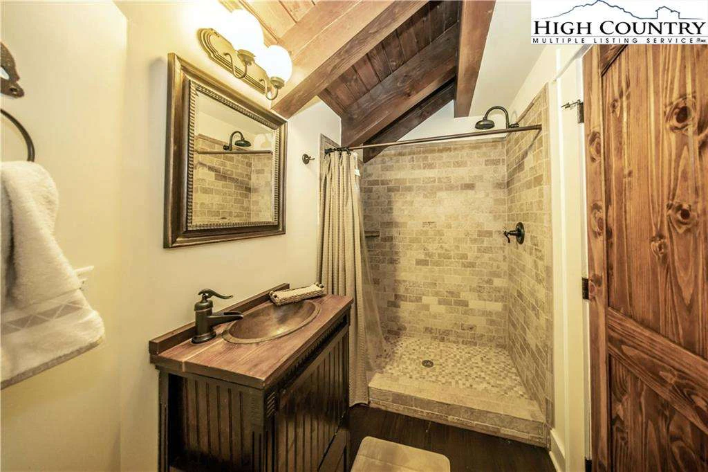 Image number 6 for the current listing