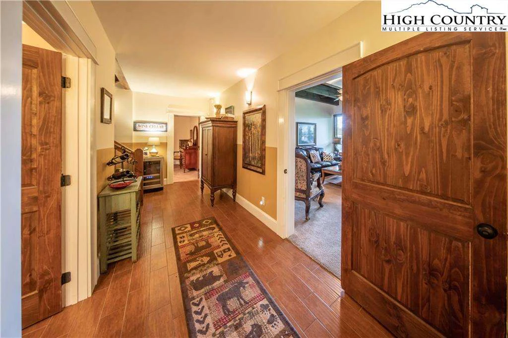 Image number 10 for the current listing