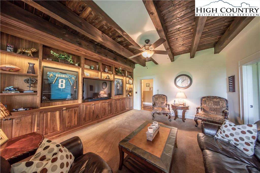 Image number 11 for the current listing