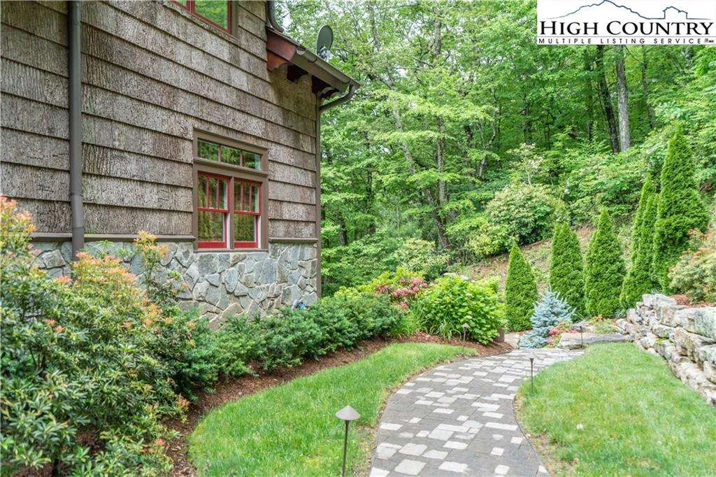 Image number 19 for the current listing