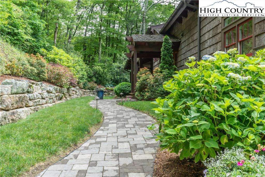 Image number 20 for the current listing