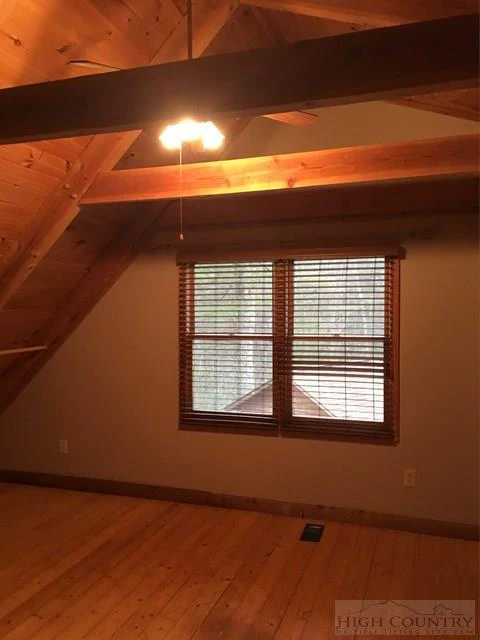Image number 18 for the current listing