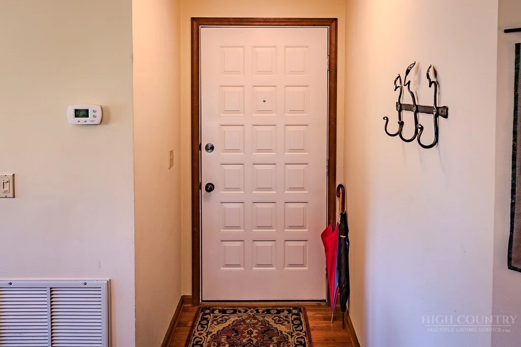 Image number 3 for the current listing