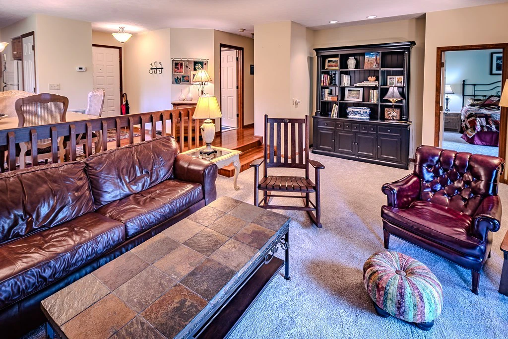 Image number 10 for the current listing
