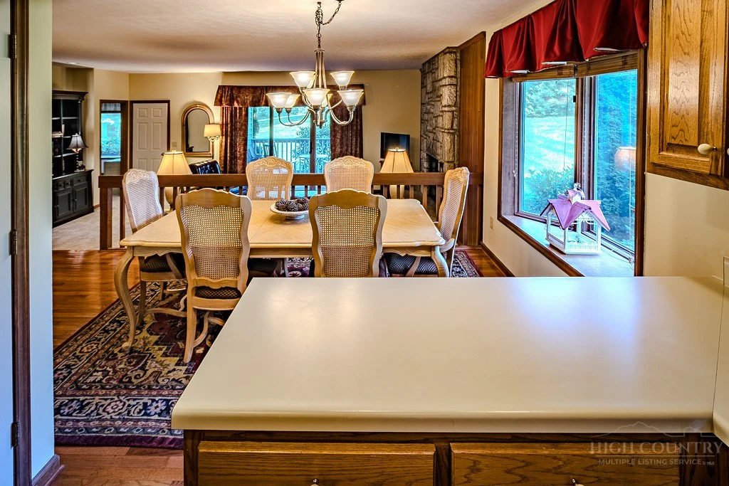 Image number 15 for the current listing