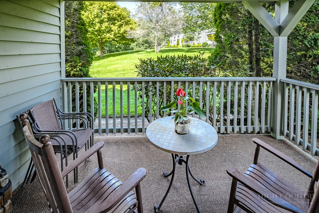 Image number 17 for the current listing