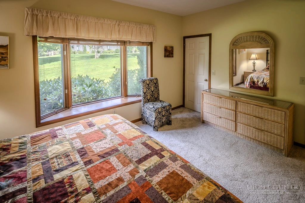 Image number 21 for the current listing