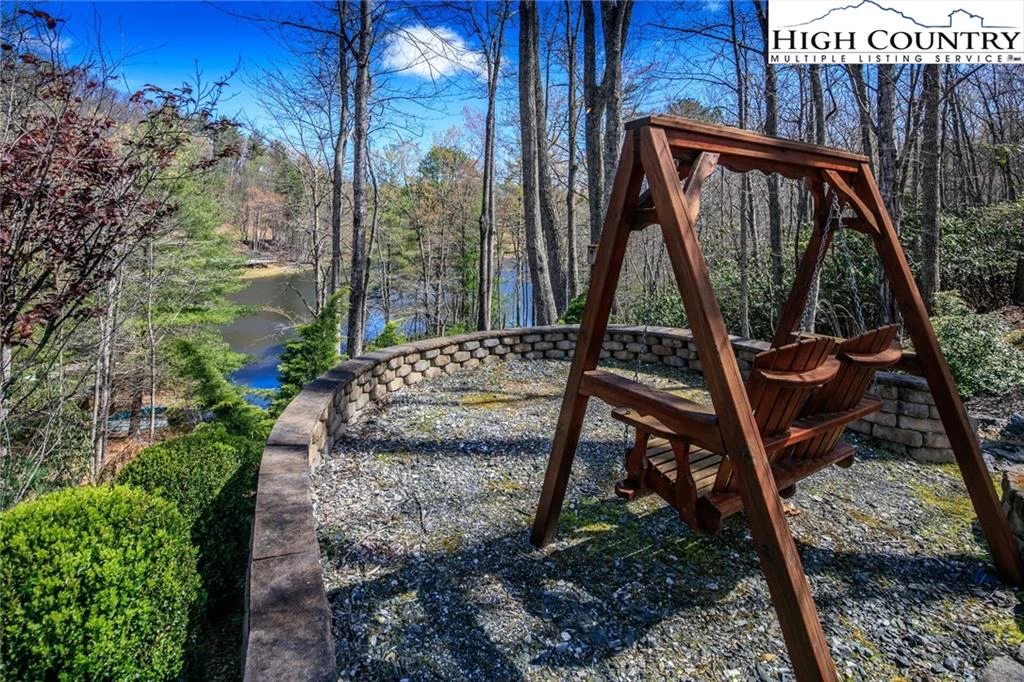 Image number 1 for the current listing