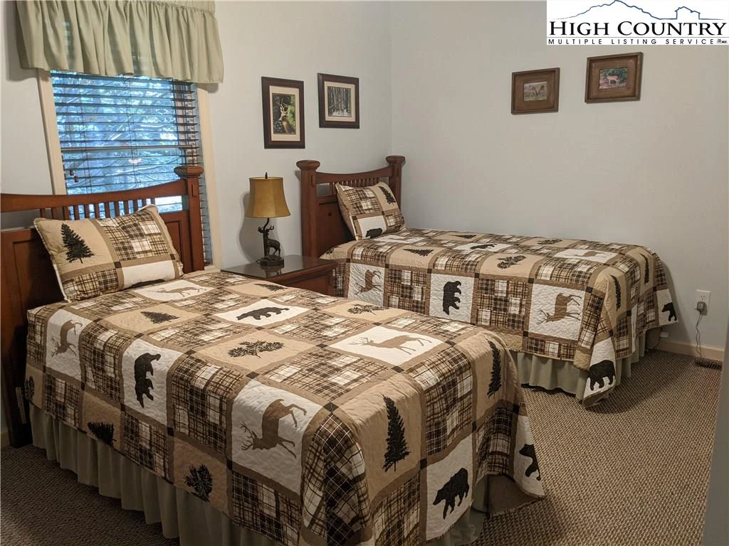Image number 3 for the current listing