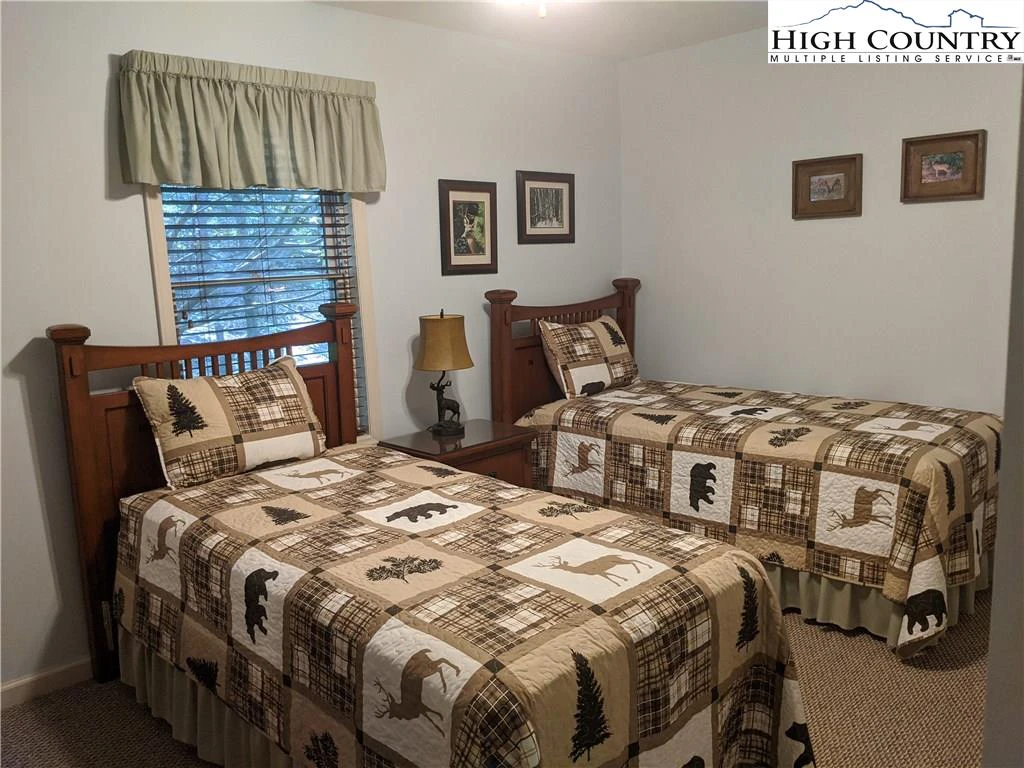 Image number 4 for the current listing