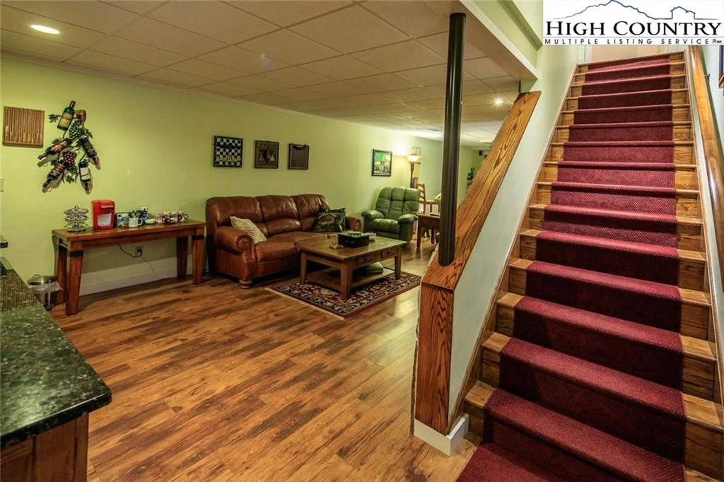 Image number 6 for the current listing