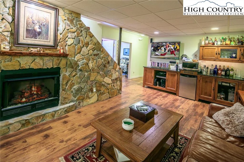 Image number 7 for the current listing