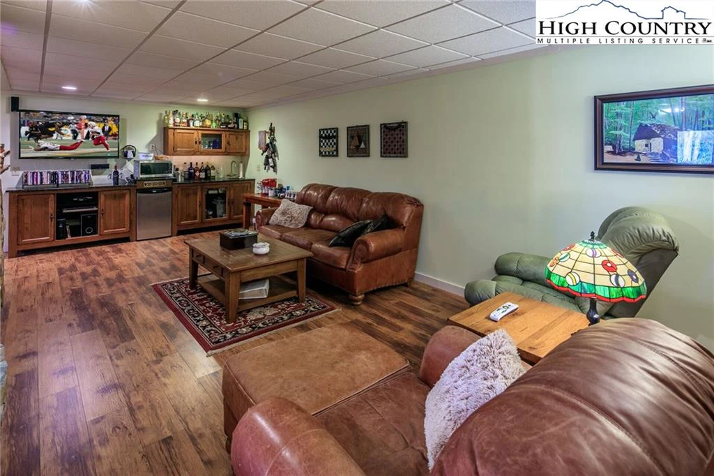 Image number 9 for the current listing