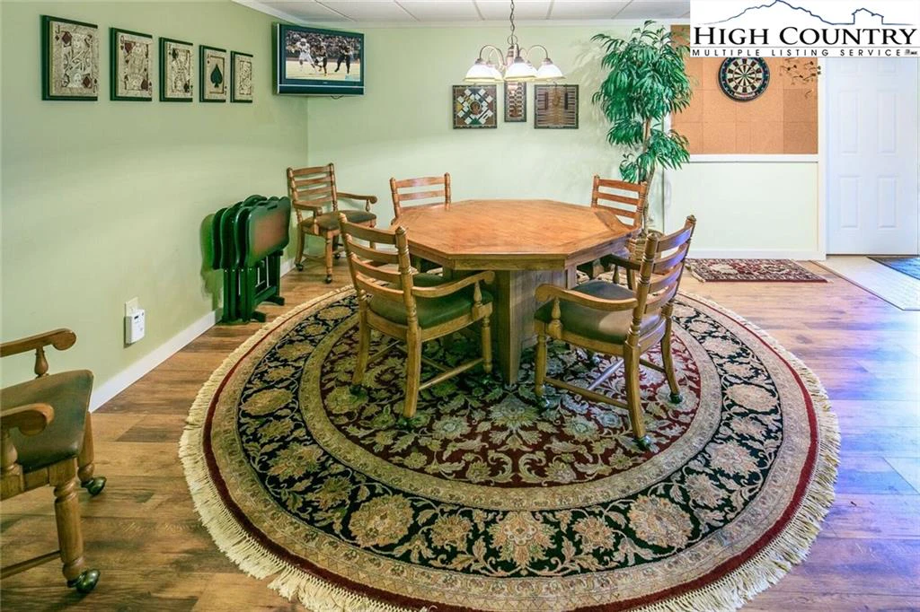 Image number 12 for the current listing