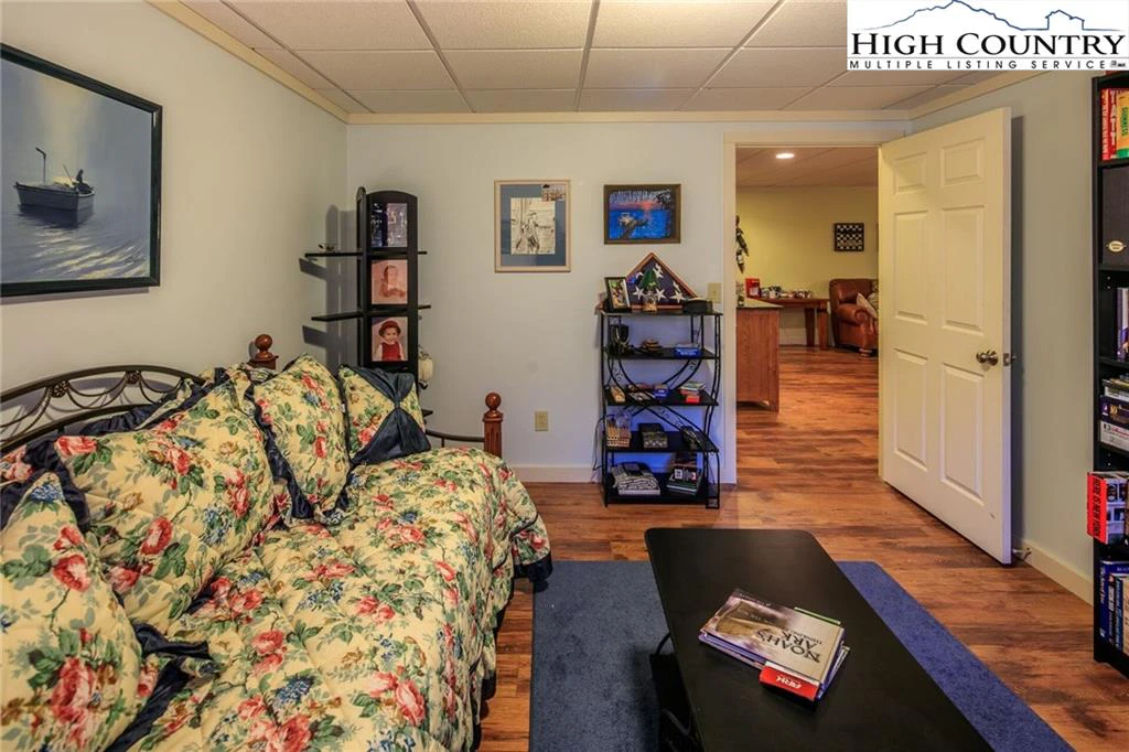 Image number 2 for the current listing