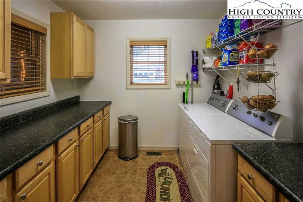 Image number 18 for the current listing