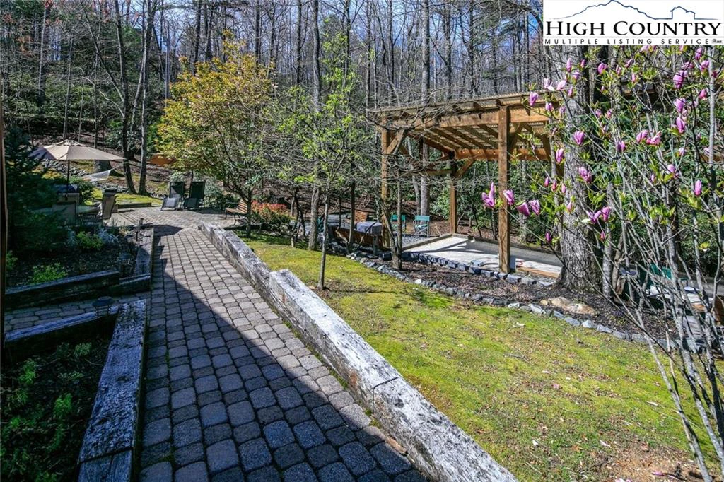Image number 19 for the current listing