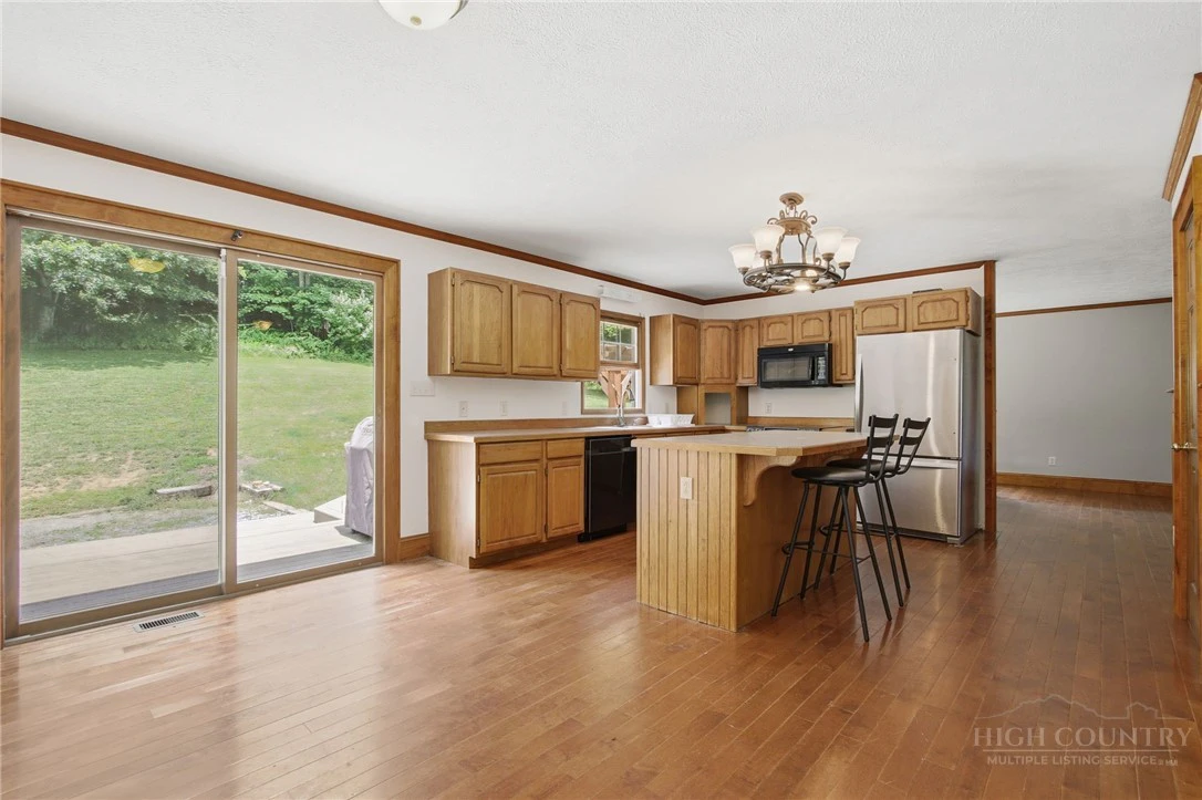 Image number 4 for the current listing