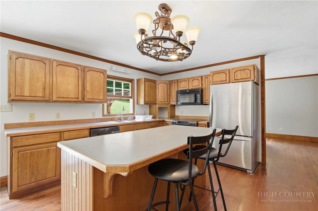 Image number 6 for the current listing