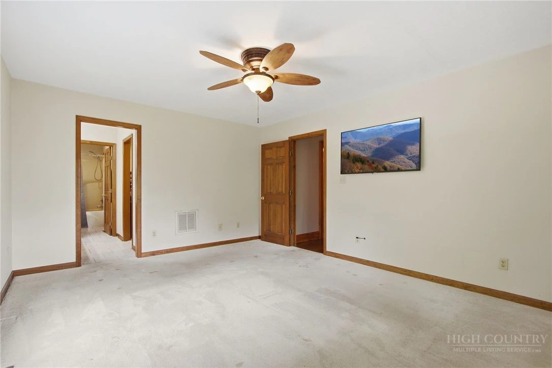 Image number 9 for the current listing
