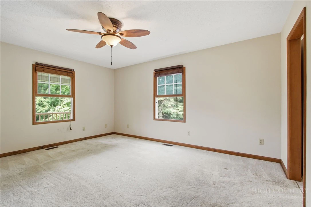Image number 8 for the current listing