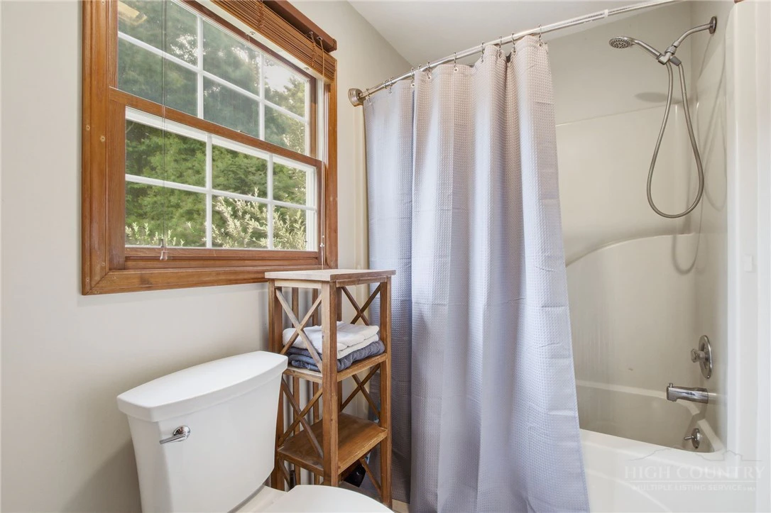 Image number 2 for the current listing