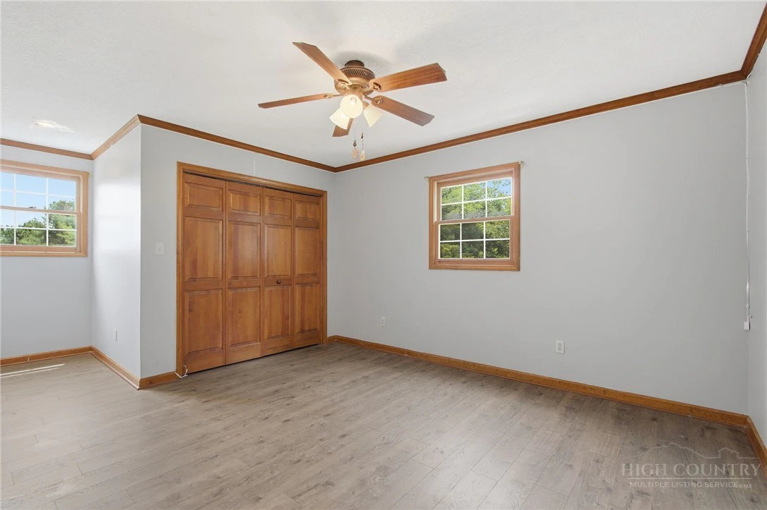 Image number 21 for the current listing