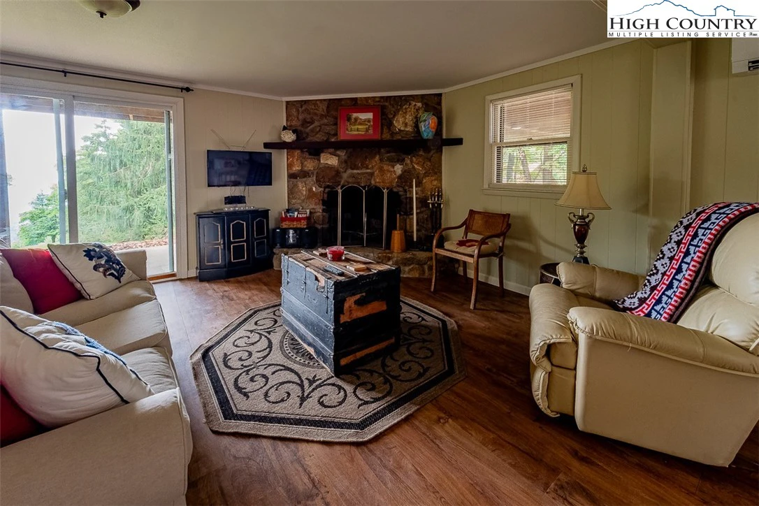 Image number 10 for the current listing