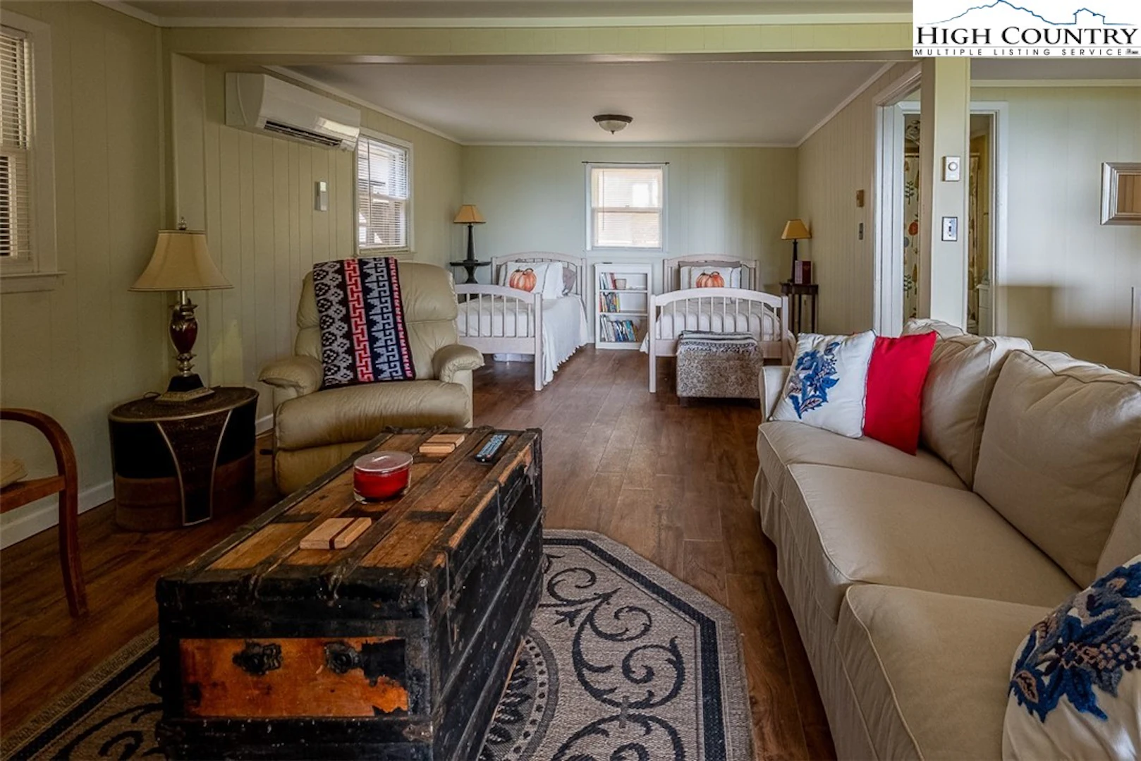 Image number 9 for the current listing