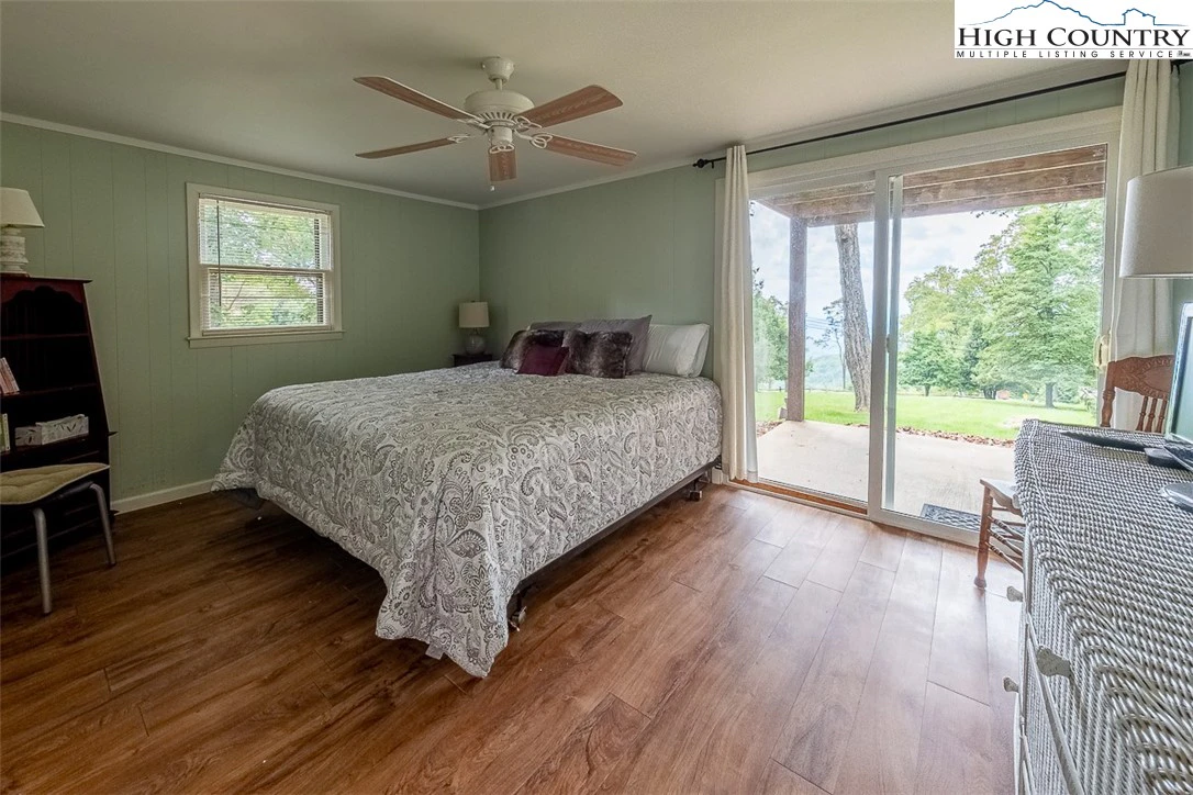 Image number 7 for the current listing