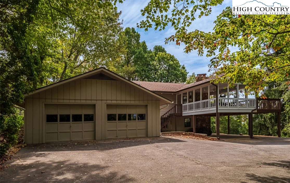 Image number 3 for the current listing