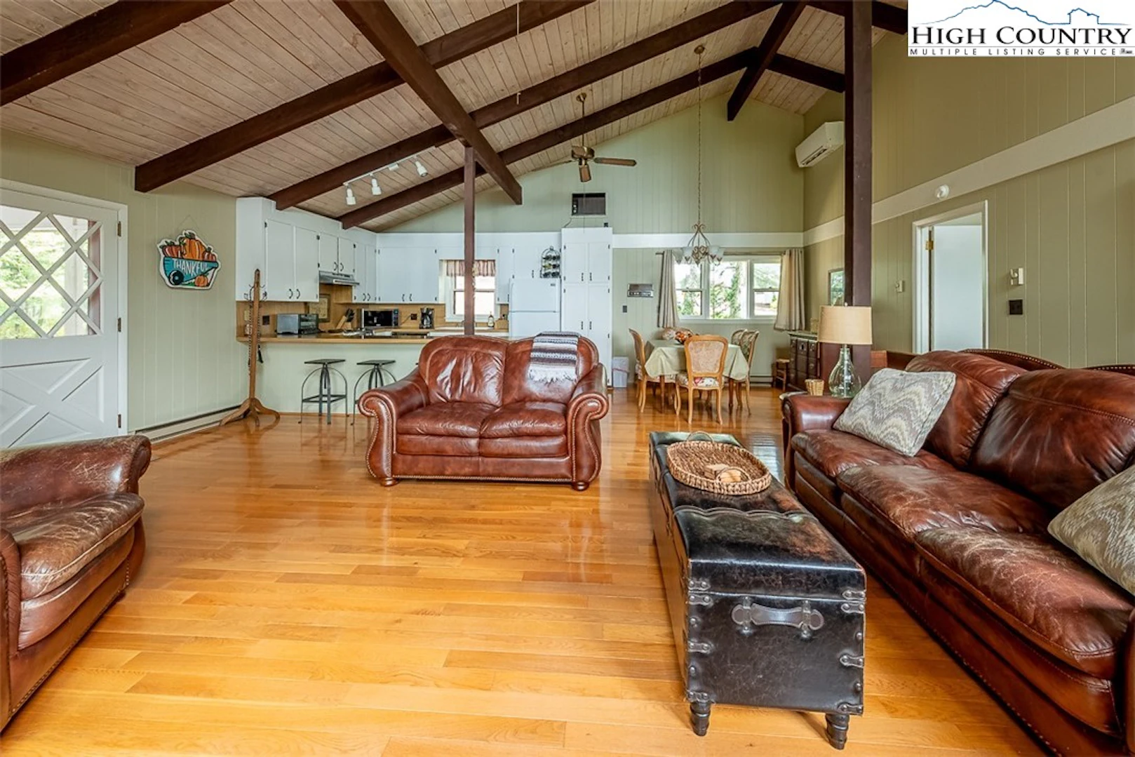 Image number 21 for the current listing
