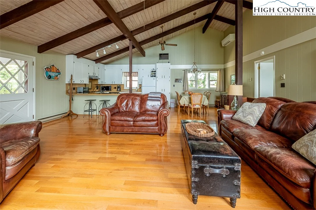 Image number 21 for the current listing