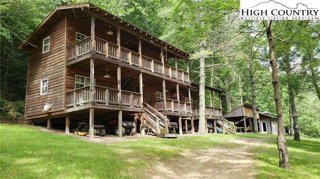 Image number 1 for the current listing