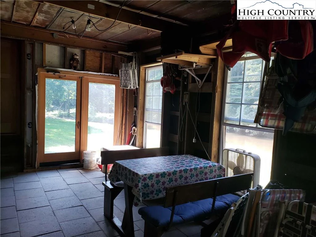 Image number 4 for the current listing