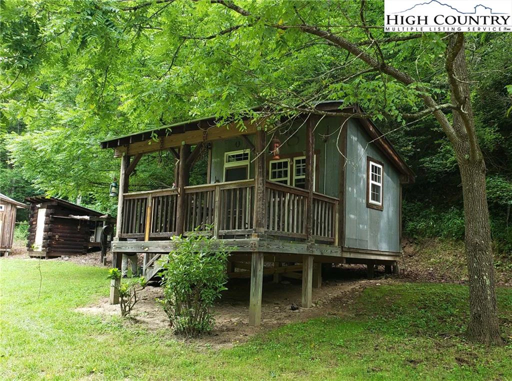 Image number 15 for the current listing