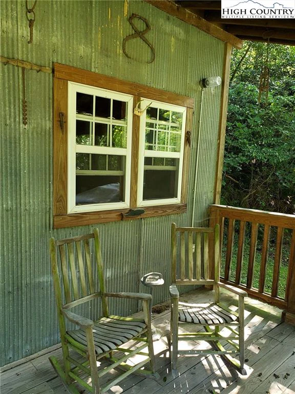Image number 17 for the current listing