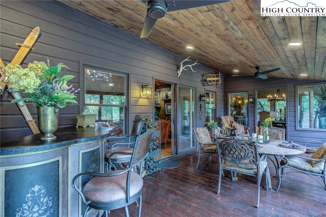 Image number 3 for the current listing