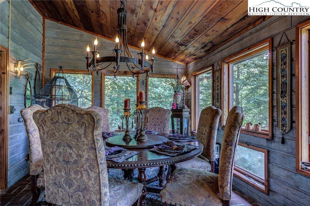 Image number 4 for the current listing