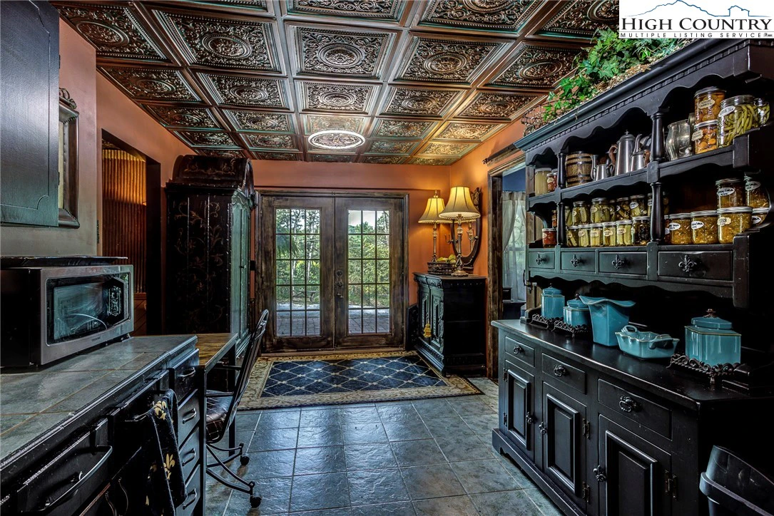 Image number 2 for the current listing