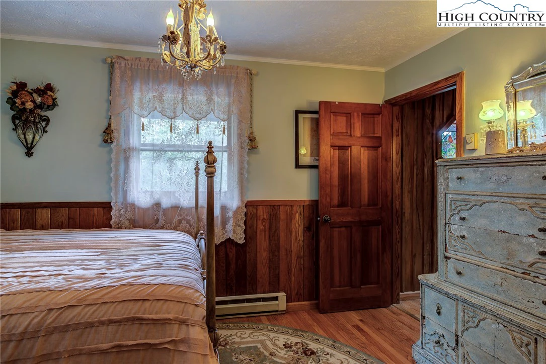 Image number 8 for the current listing