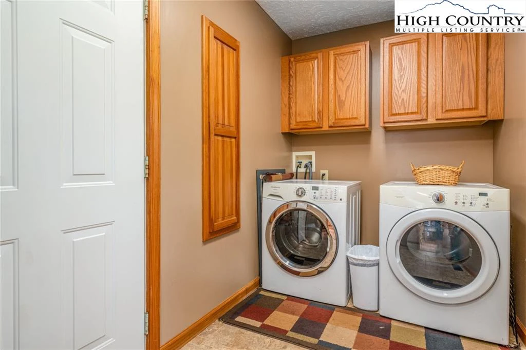 Image number 11 for the current listing