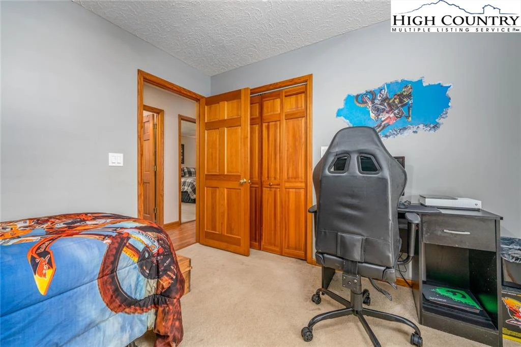 Image number 3 for the current listing