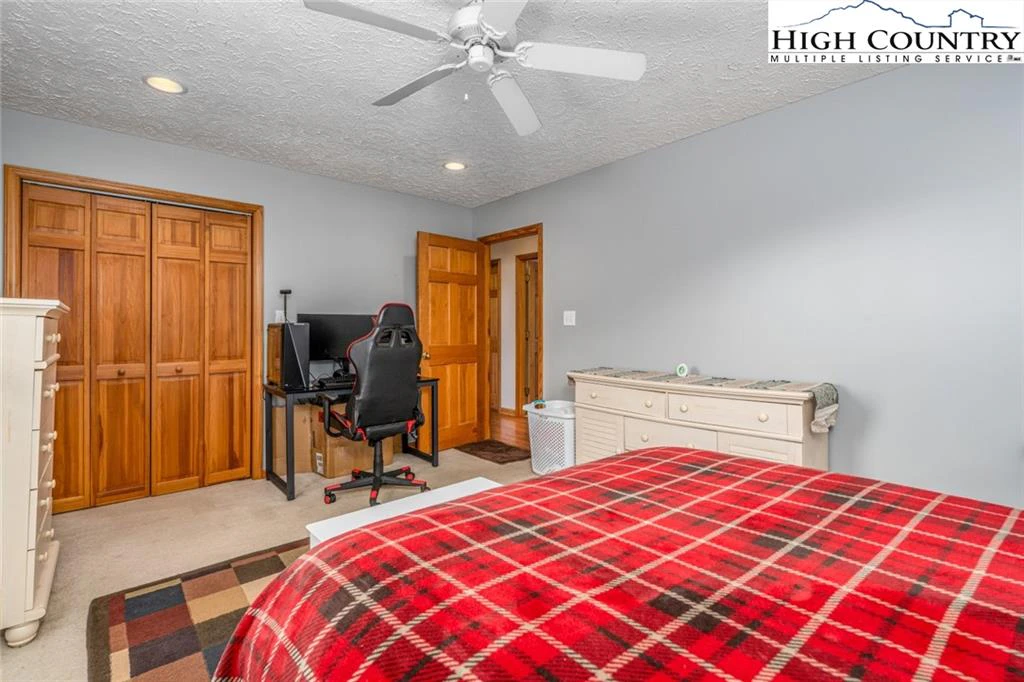 Image number 6 for the current listing