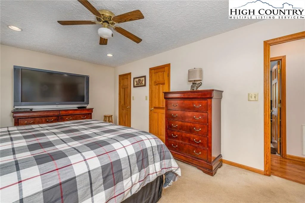 Image number 7 for the current listing