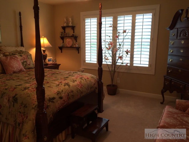 Image number 12 for the current listing